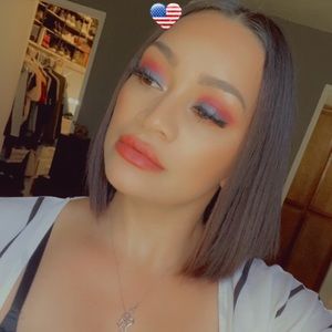 Meet your Posher, Adelina